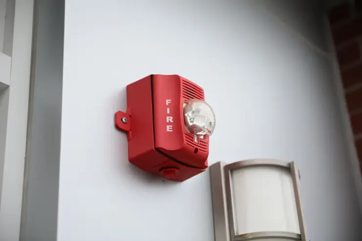 red fire alarm wall with word fire it 871349 2624